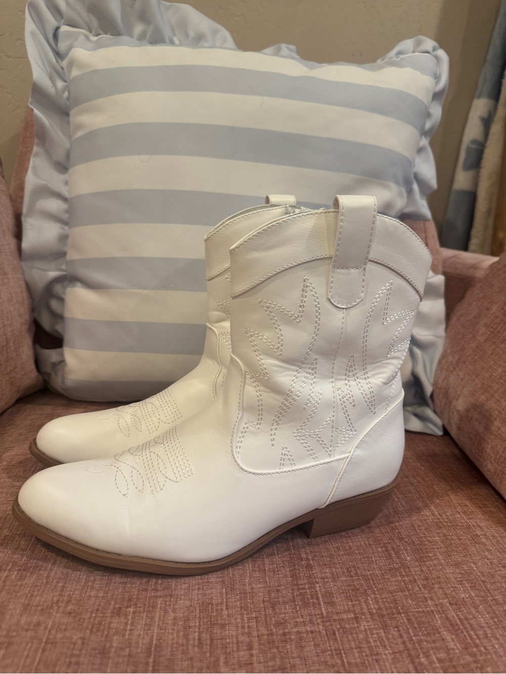 White Women's Western Ankle Boots - Classic Cowgirl Style